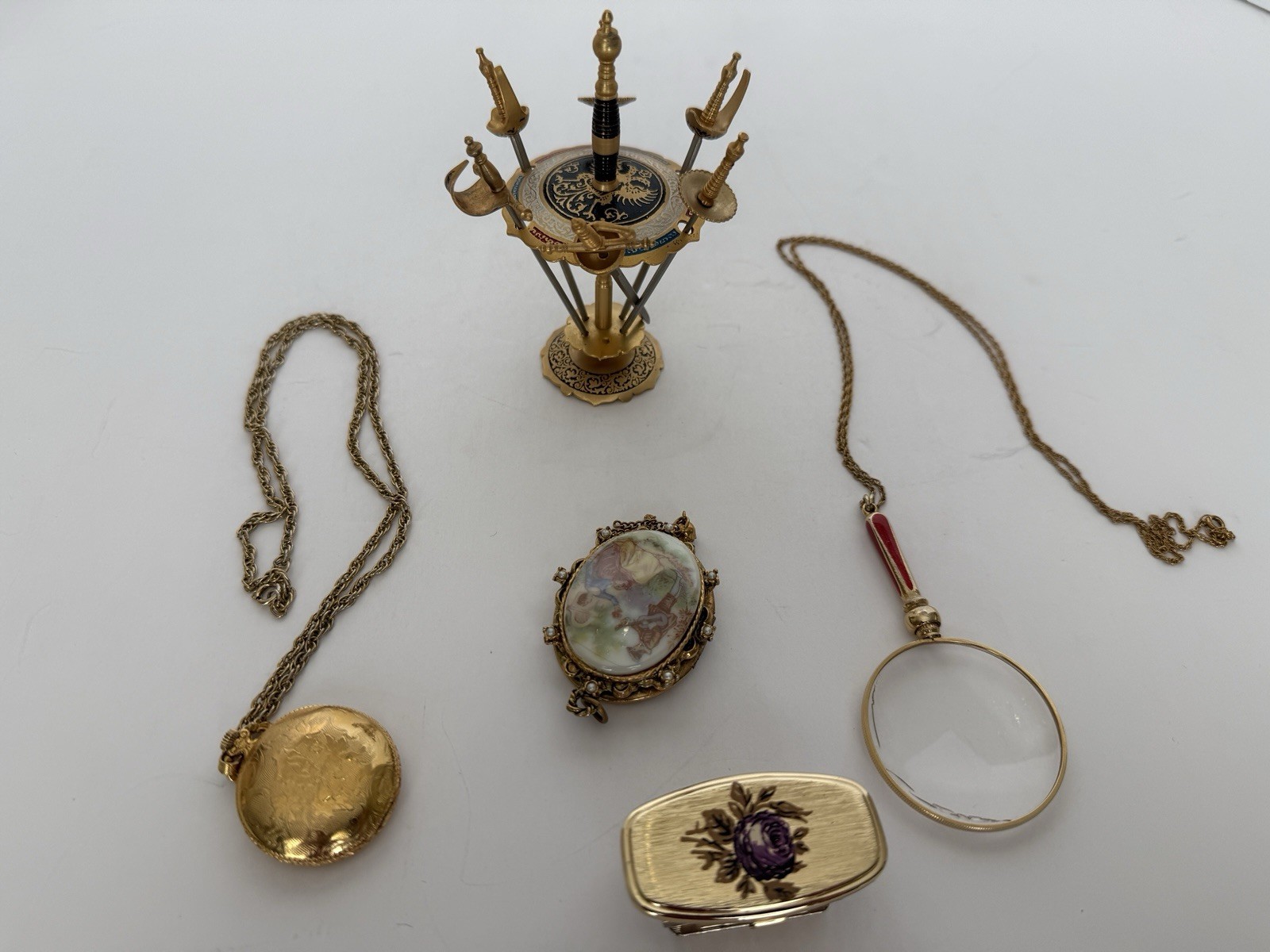 Vintage gold tone jewelry Lot 0f 5