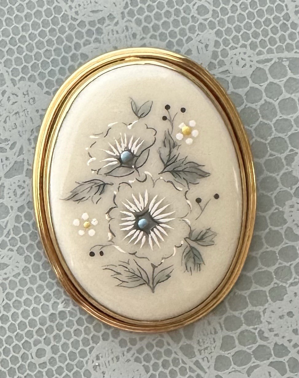 Vtg Lenox Porcelain Windsong flower cameo brooch / Pendant 14k Gold Filled