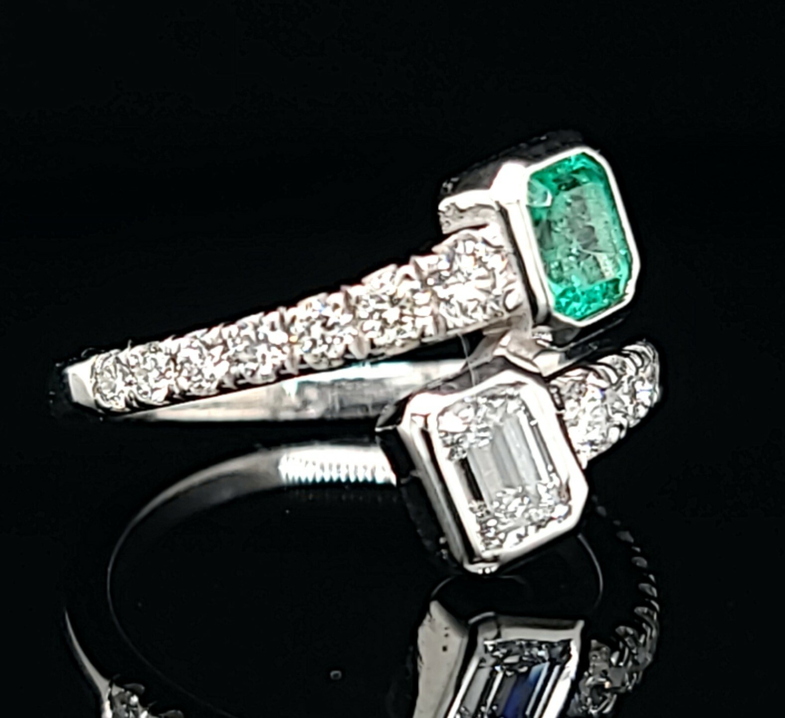 14k White Gold toi et moi ring 0.82CT. Diamond Natural Green Emerald