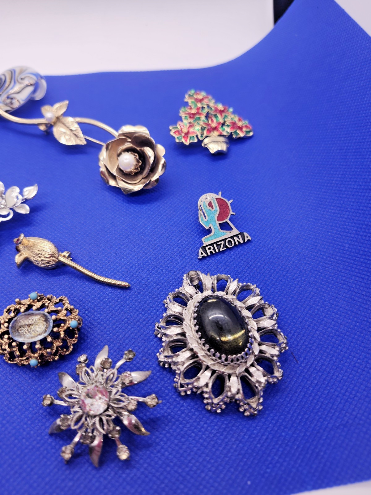 VTG Brooch & Lapel Pin Jewelry Lot Mixed Rhinestone Floral Bird Rabbit Mouse 15+