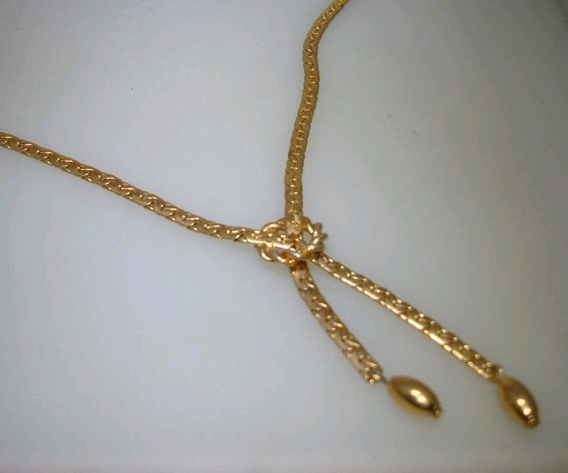 VINTAGE SARAH COV GOLD TONE FLAT FANCY LINK NECKLACE CRISSCROSS/LOOP/TIE DESIGN