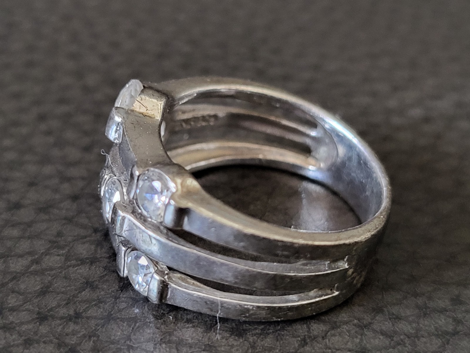 Vintage Sterling Silver Thailand Ring with clear stones. Nickel Free. Size 8