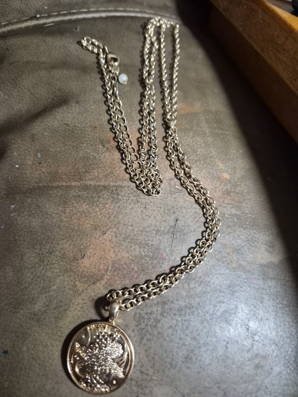 Vintage 1981 Avon Star Gazer Zodiac Pisces Pendant Necklace Gold Tone Signed NRQ