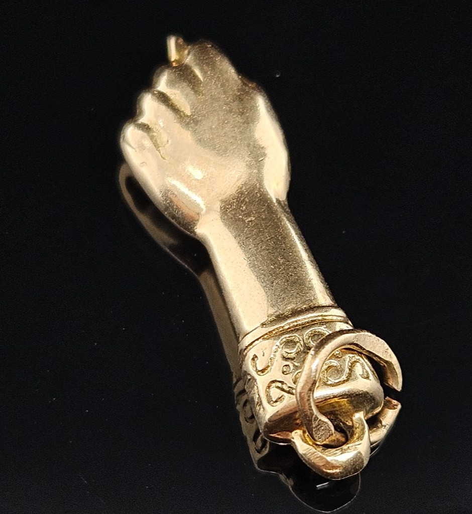 18K Gold MANO FIGA HAND AMULET Charm Pendant Lucky Vintage