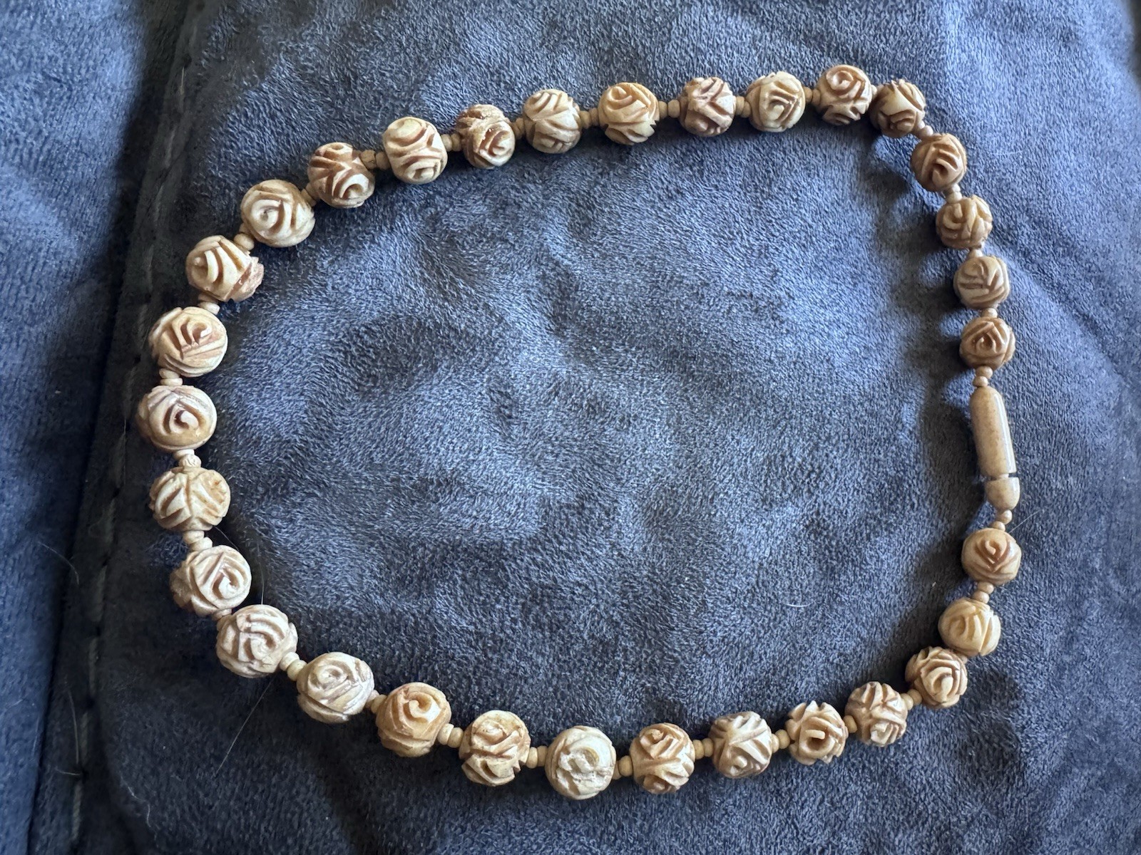 Vintage Hand Carved Rose Bead Necklace Cream Color Bovine Bone Screw Closure