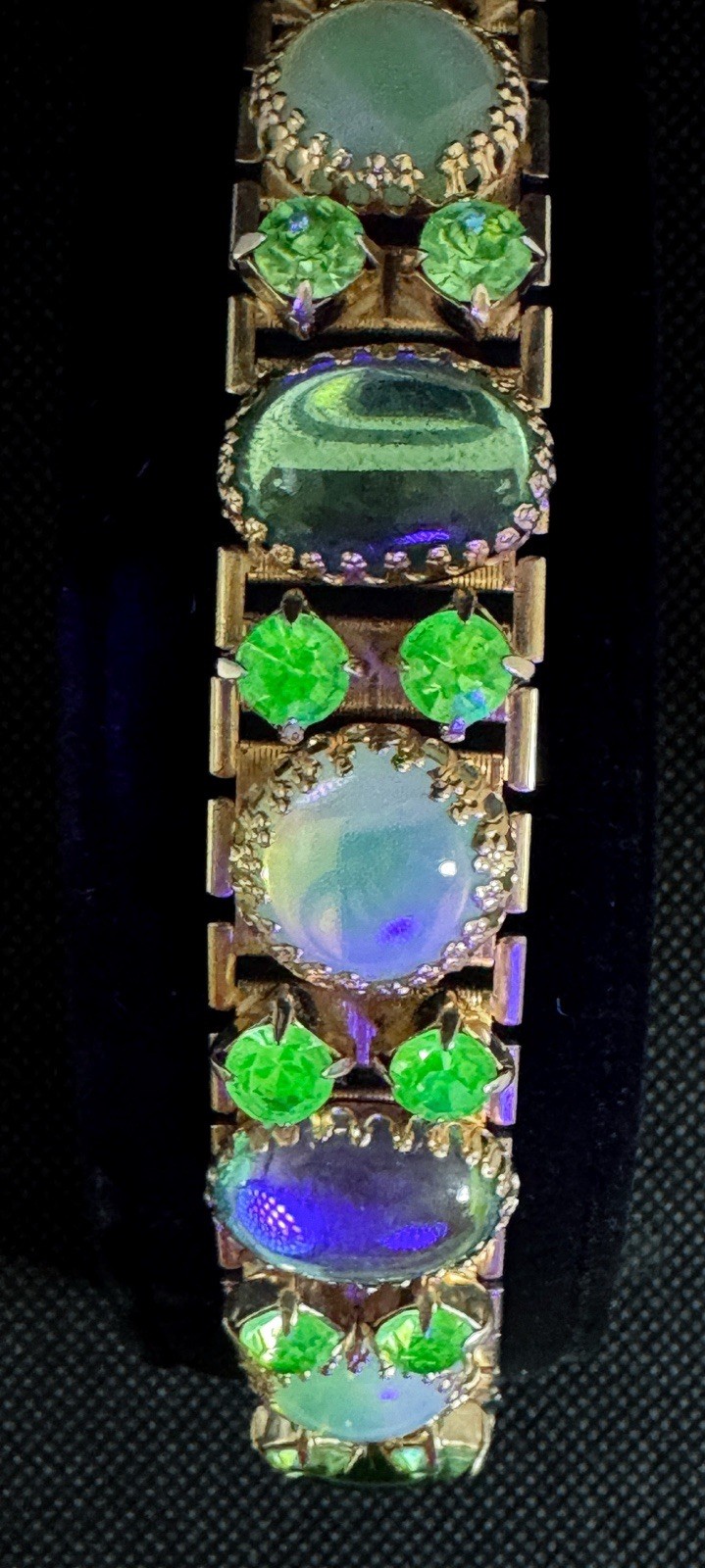 Vtg Green Oval Cabochon Bracelet Round Lt Green Rhinestones Glow Under UV Gold