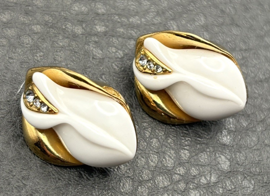 Vtg KJL Kenneth Jay Lane For Avon White Lucite Rose Bud Rhinestone Earrings