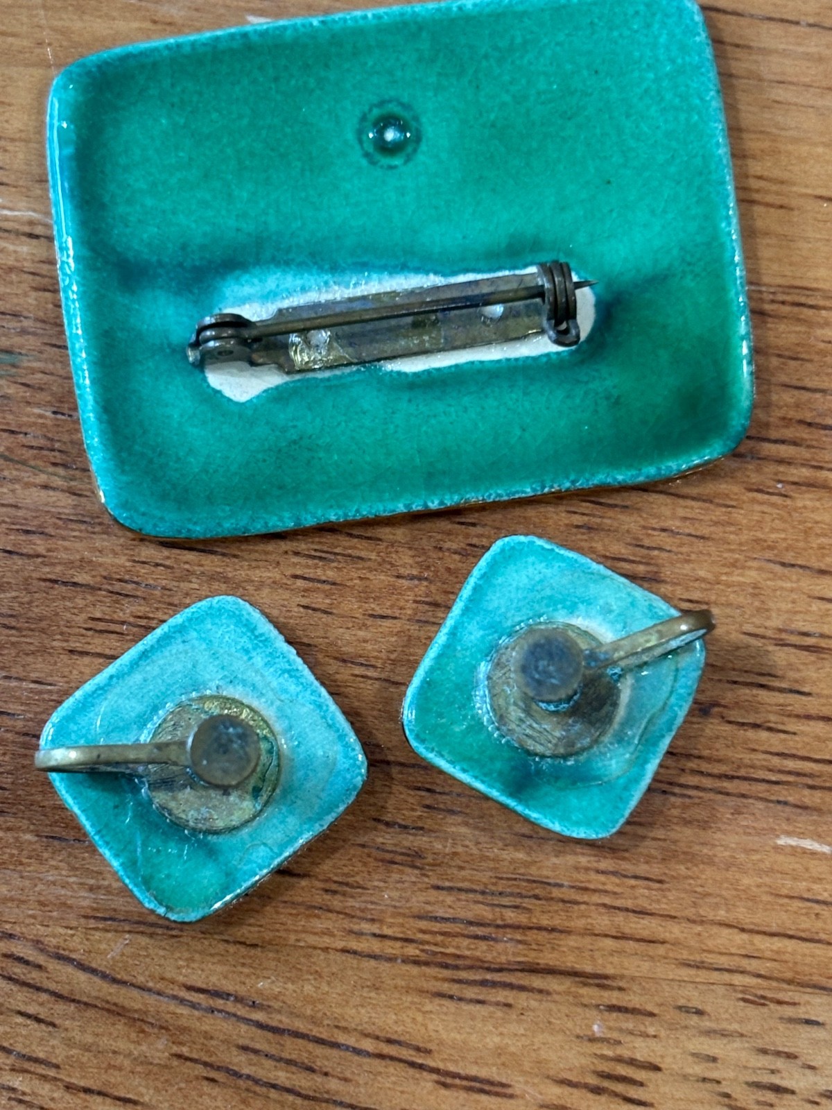 VINTAGE ARIGLO GREEN PIN EARRINGS SET PAINTED