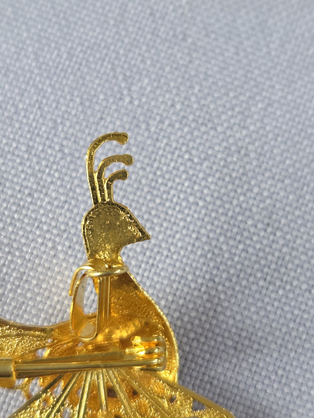 Vintage Peacock Gold Tone Floating Gem Filigree Pendant Brooch Articulated