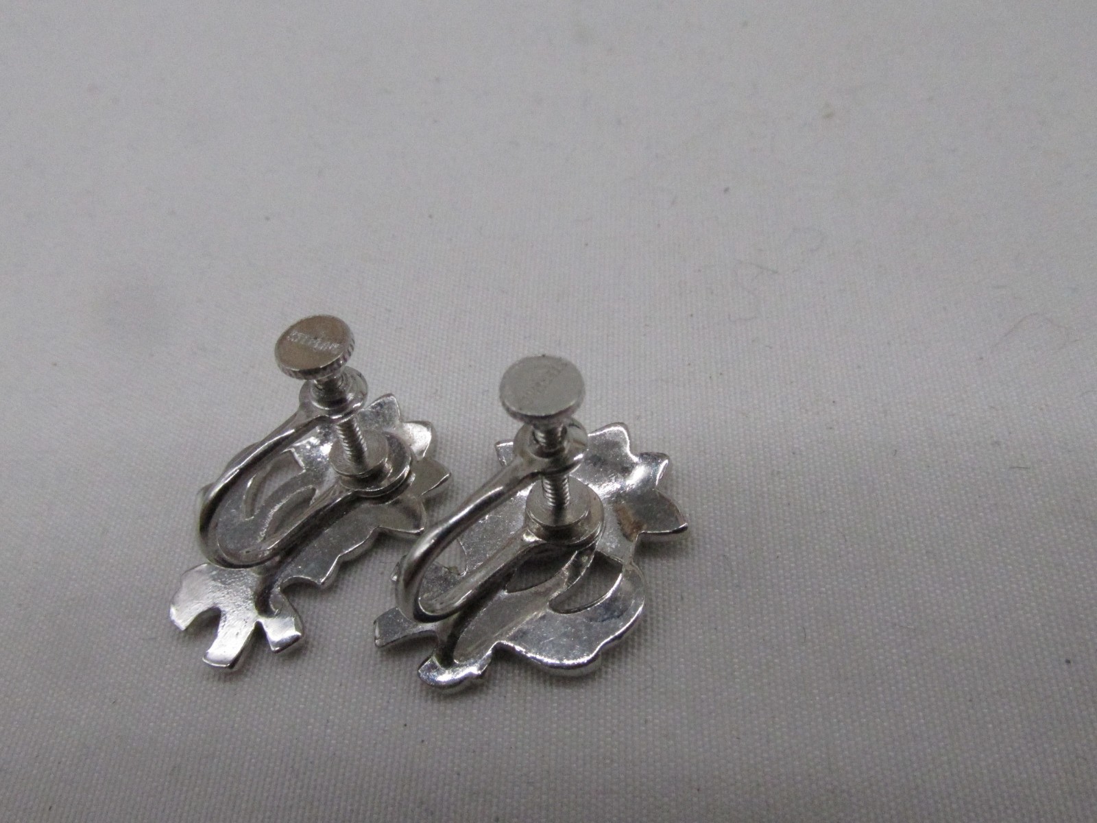 Vintage Sterling Silver & Marcasite Flower Shaped Screw Back Earrings .75″ #221