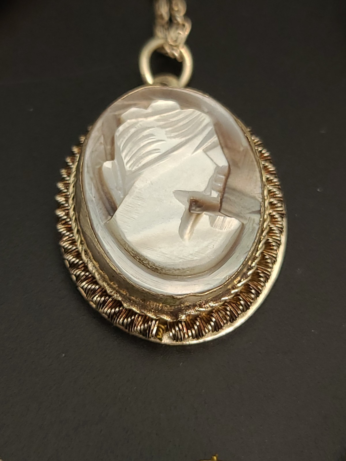 Vintage Carved Shell Cameo Parure Set Necklace Bracelet Earrings