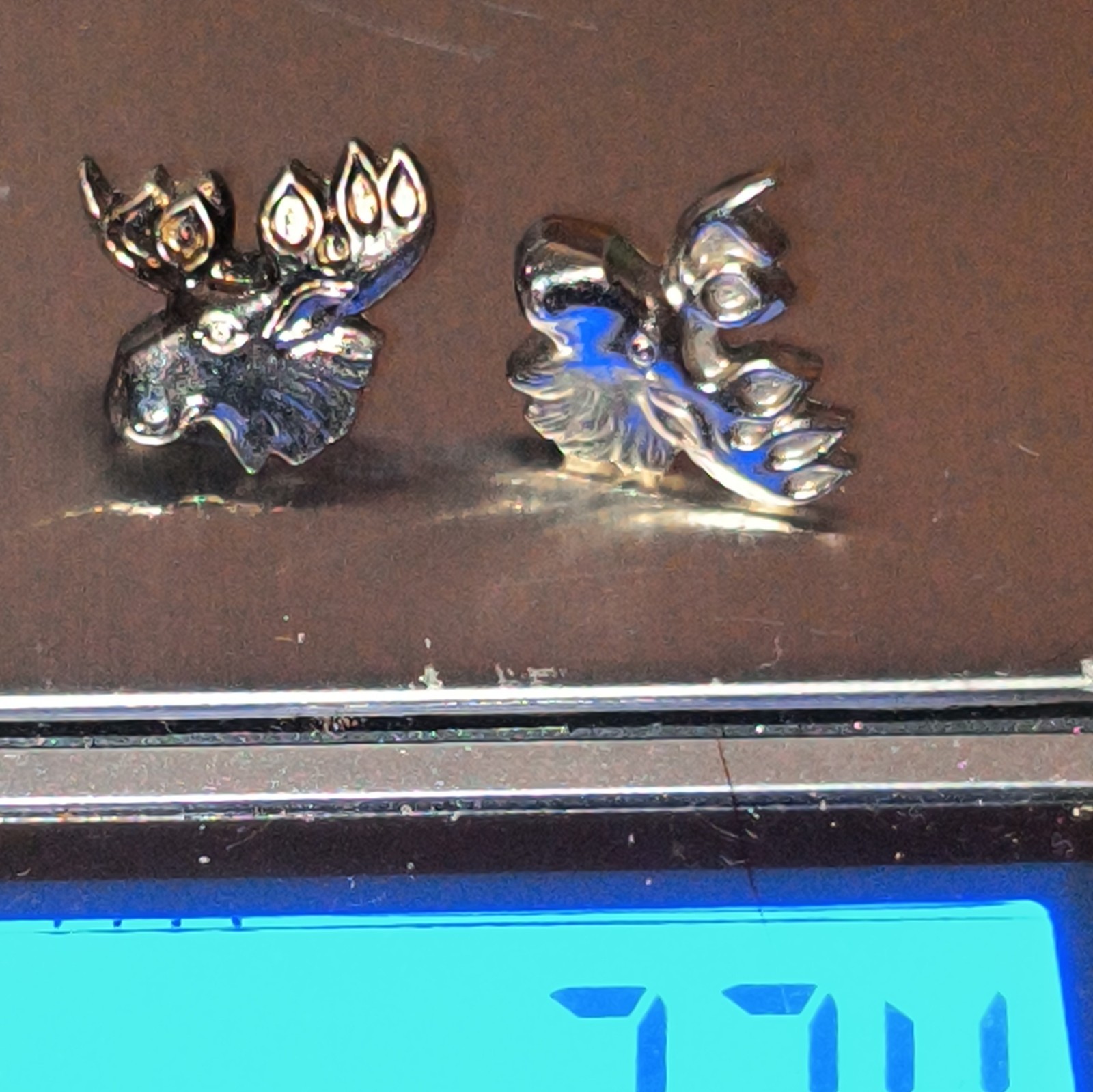 Silver moose head Pin/tack not earrings Silver Color, Unisex