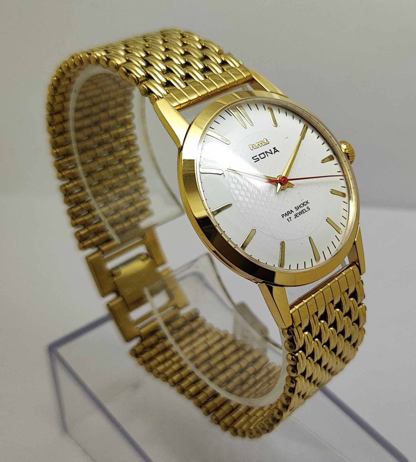 Vintage Hmt Sona White Dial 17 Jewels Para Shock Mechanical hand winding Watch