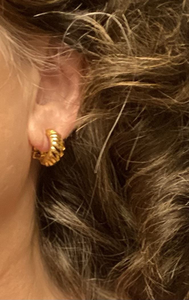 Vintage Gold Tone 3/4” Clip -On Earring Hoops with Cutout Detailing