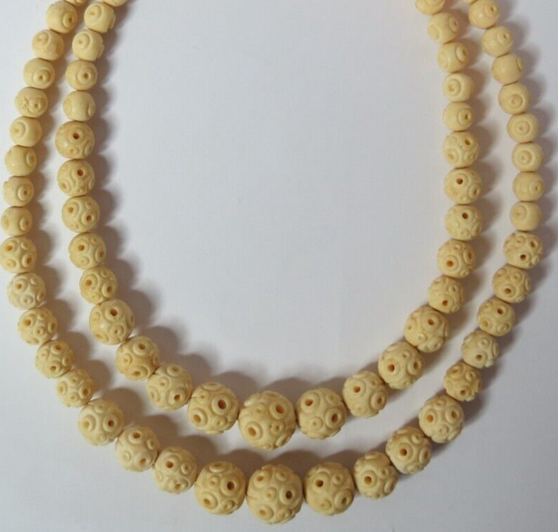 VINTAGE BONE BEADED DOUBLE ETCHED CURVED CHOKER NECKLACE 14 1/2″ LONG….