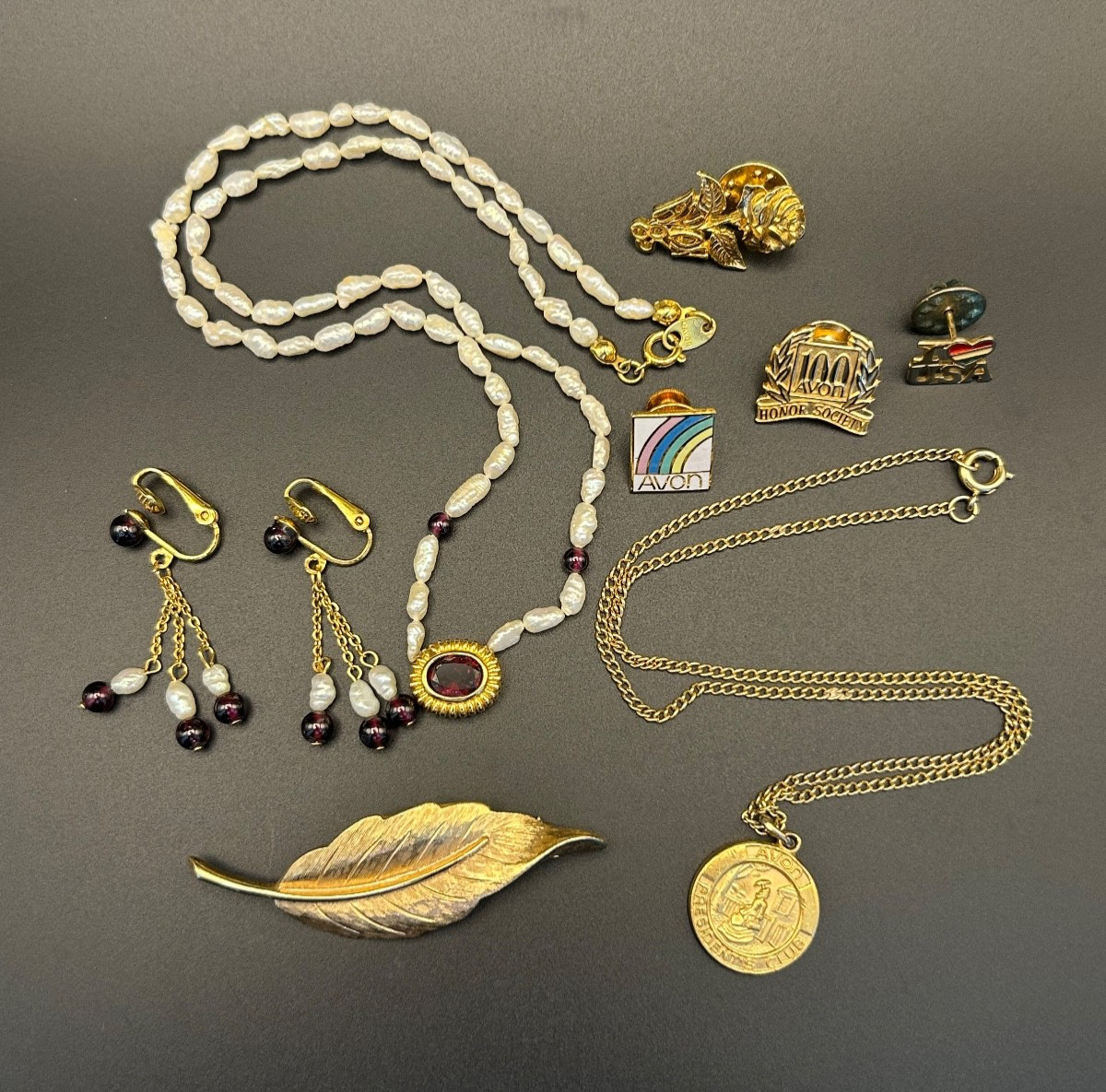 Vintage Avon Gold Tone Jewelry Lot President’s Club 1984 Necklace Brooch Pins