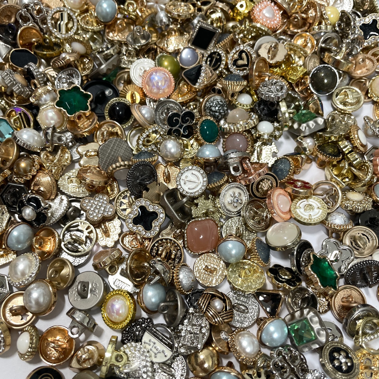 Vintage-now Costume Jewelry makeing Lots button Read Description 50pcs