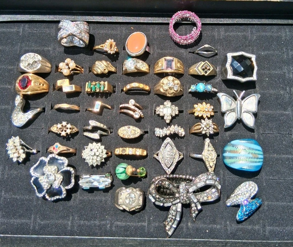 VTG Costume Ring Lot all repair 40s to 90s Era 45 rings 18kge, Vargas, Uncas Etc