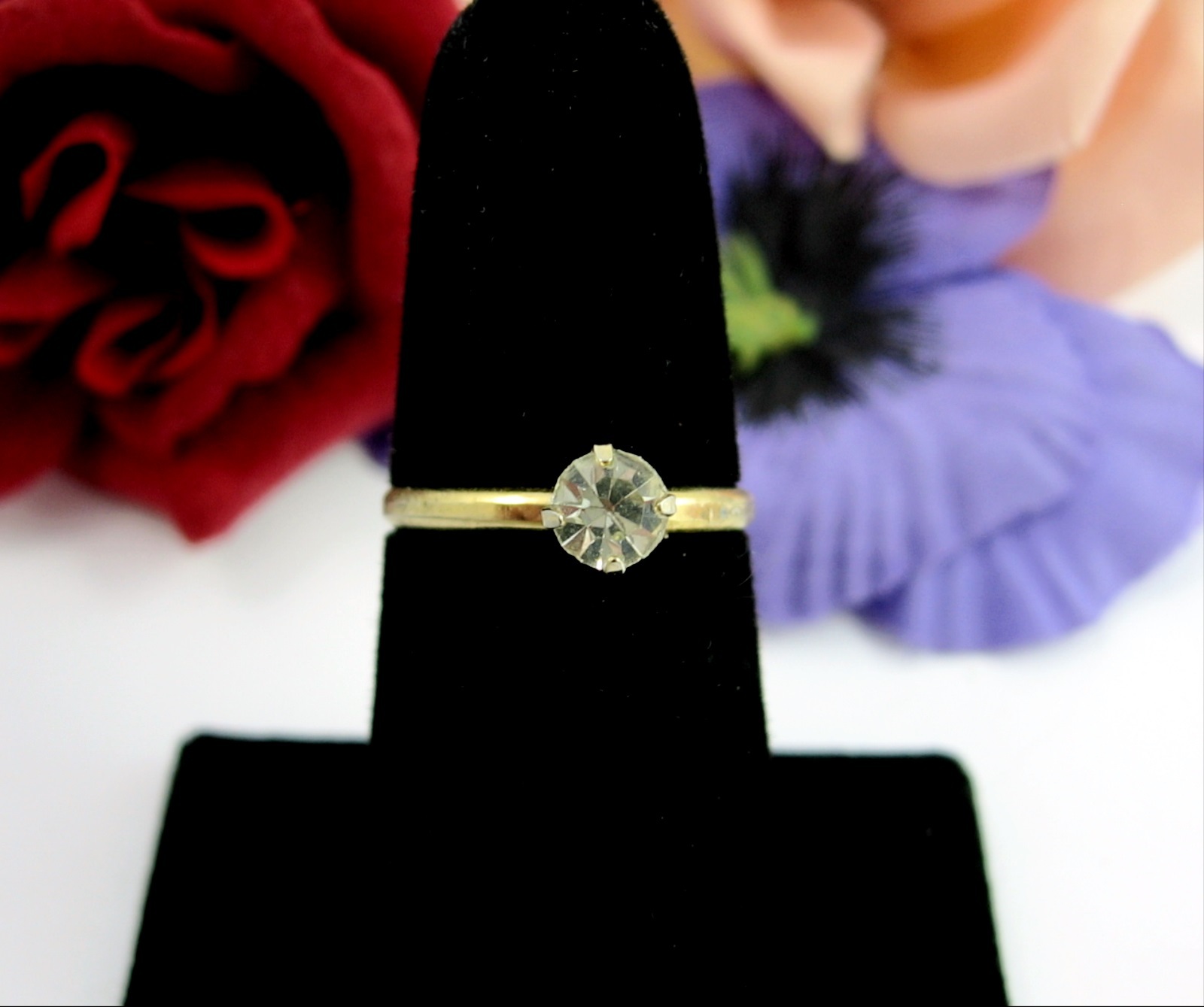 SOLITAIRE Clear Rhinestone RING Vintage Round Chaton Goldtone Shank Sz 7 Costume