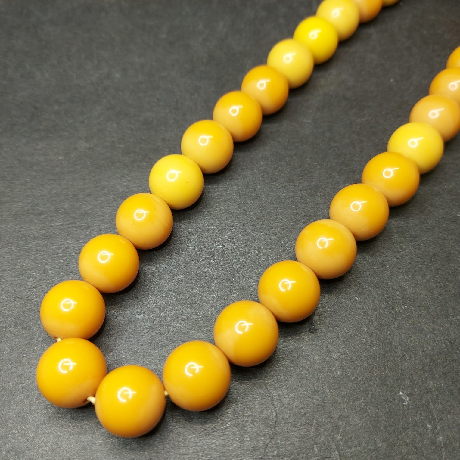 Vintage Butterscotch Egg Yolk Bakelite Round Beaded Necklace 15-1/2” 47g Tested
