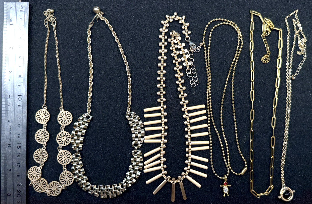100 pcs Vintage Now Gold Tone Pendants Chains Necklaces Lot Signed & Unsigned