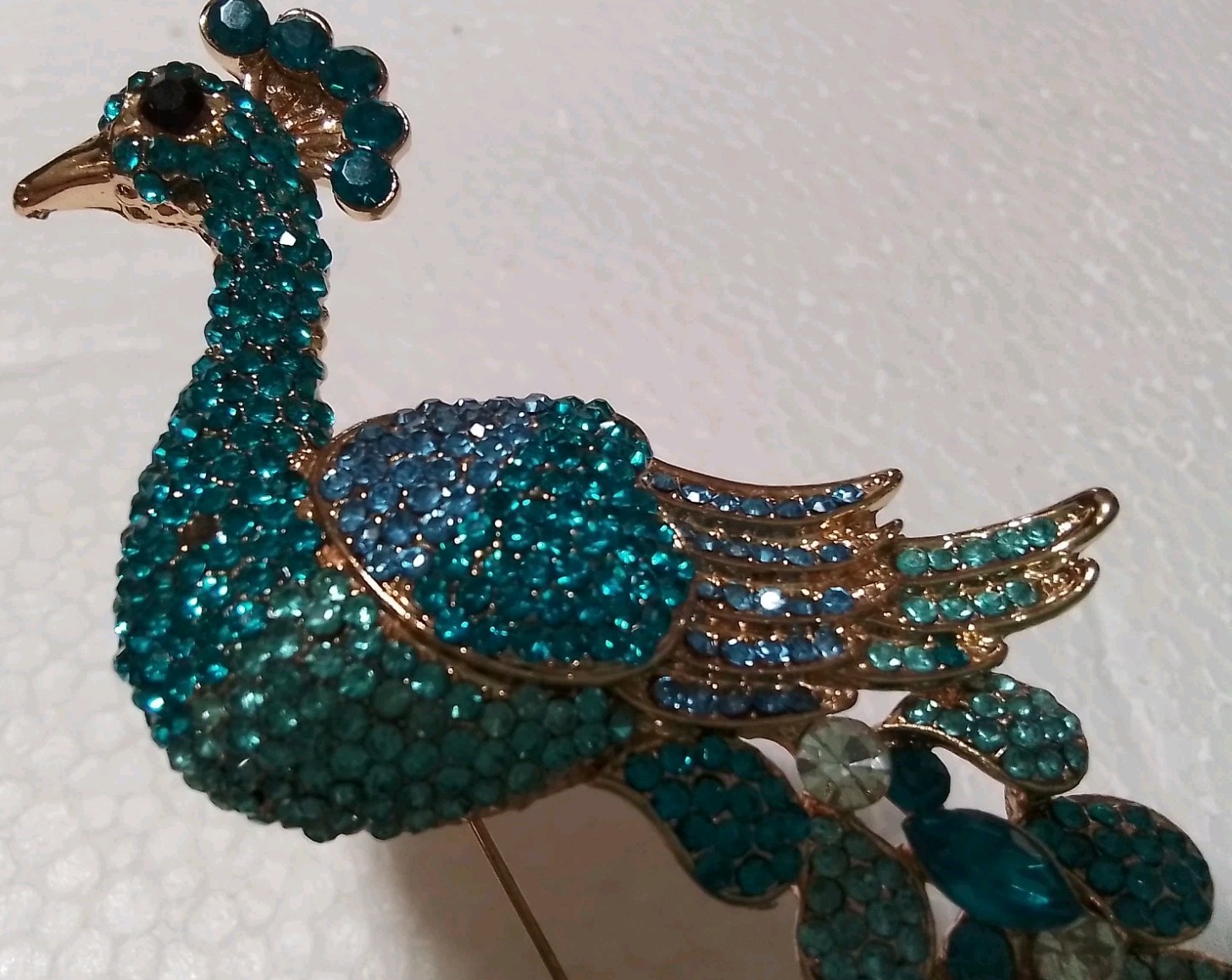 Vintage Peacock rhinestone goldtone Brooch 4 1/2″ high