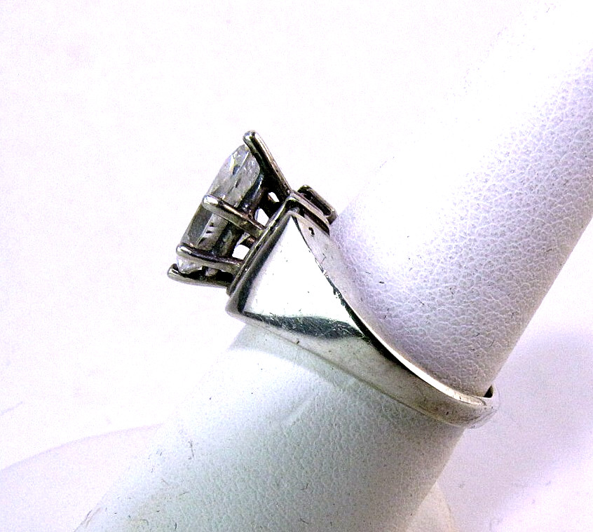 Solitaire w/ Accents Ring Cubic Zirconia Vintage Sterling Silver Size 7 Band
