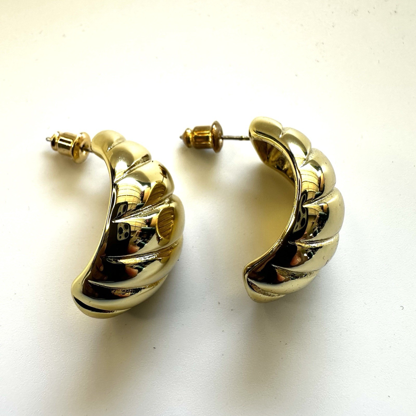 Gold Tone Croissant Hoop Earrings Chunky Vintage Style 1in