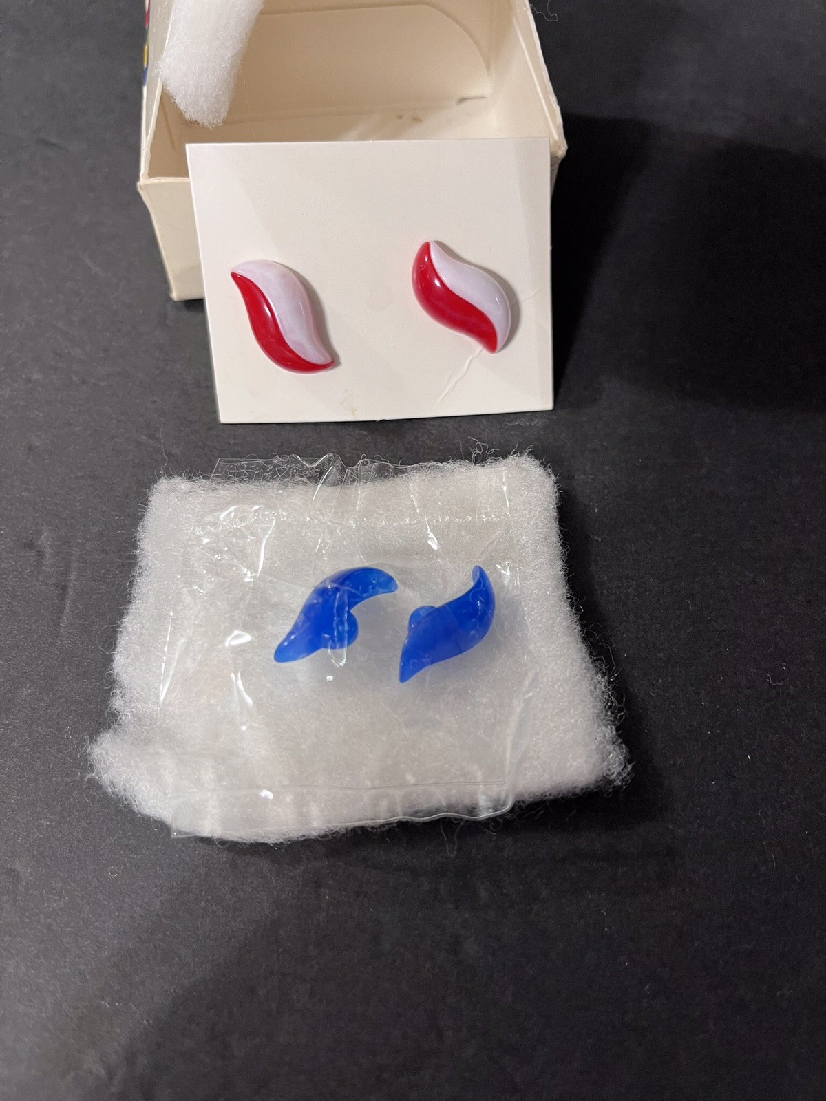 Avon Vtg 1984 Summer Brights Convertilbe Pierced Earrings. NEW IN ORIGINAL BOX