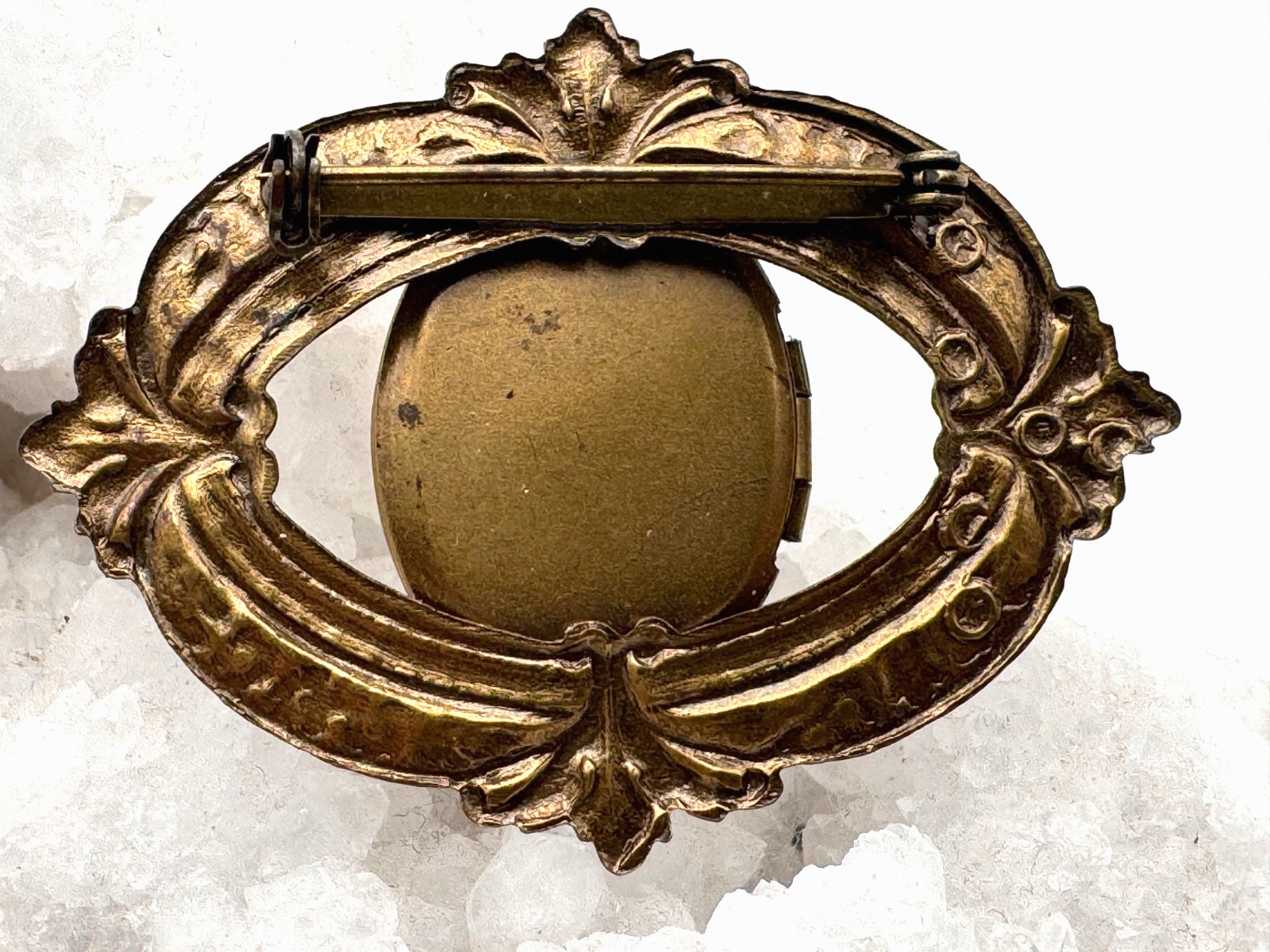 Victorian Revival Locket Brooch – Gold-plated locket.