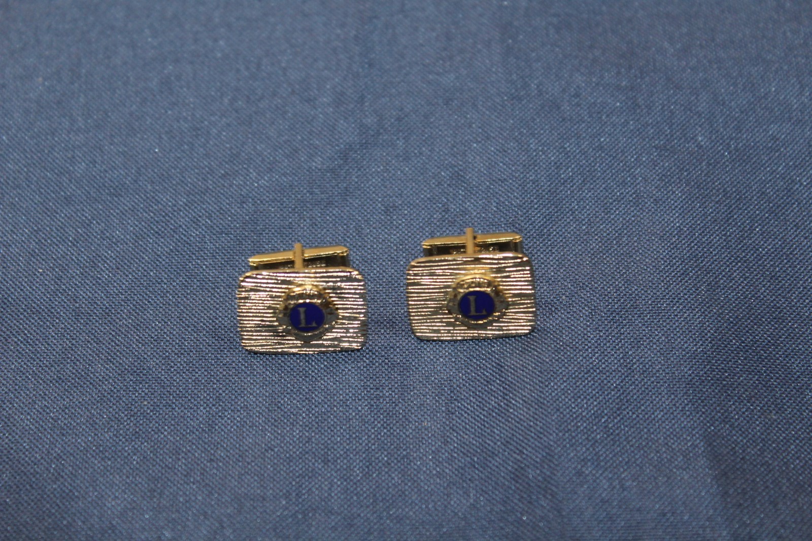 Collect Vintage Cufflinks Lions International Gold-Tone Alloy