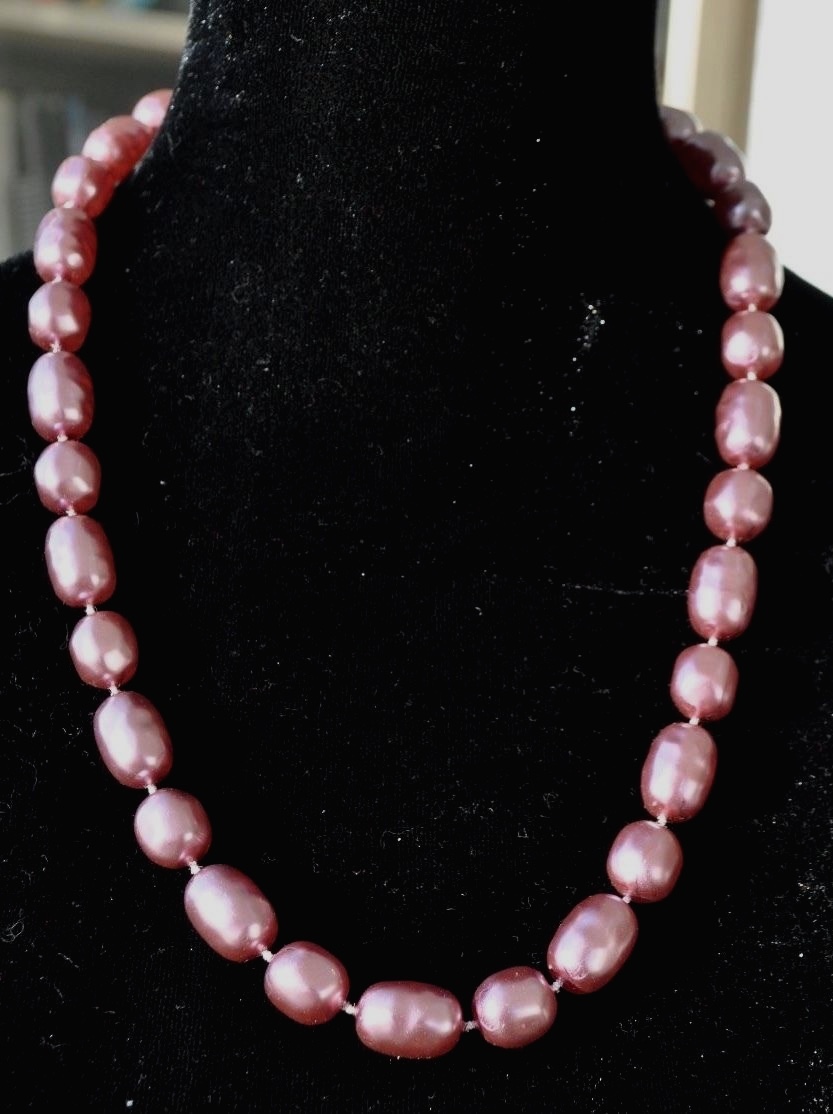 Vintage Retro 1960s 1950s Chunky Faux Pearl Necklace Purple Lavender Lilac