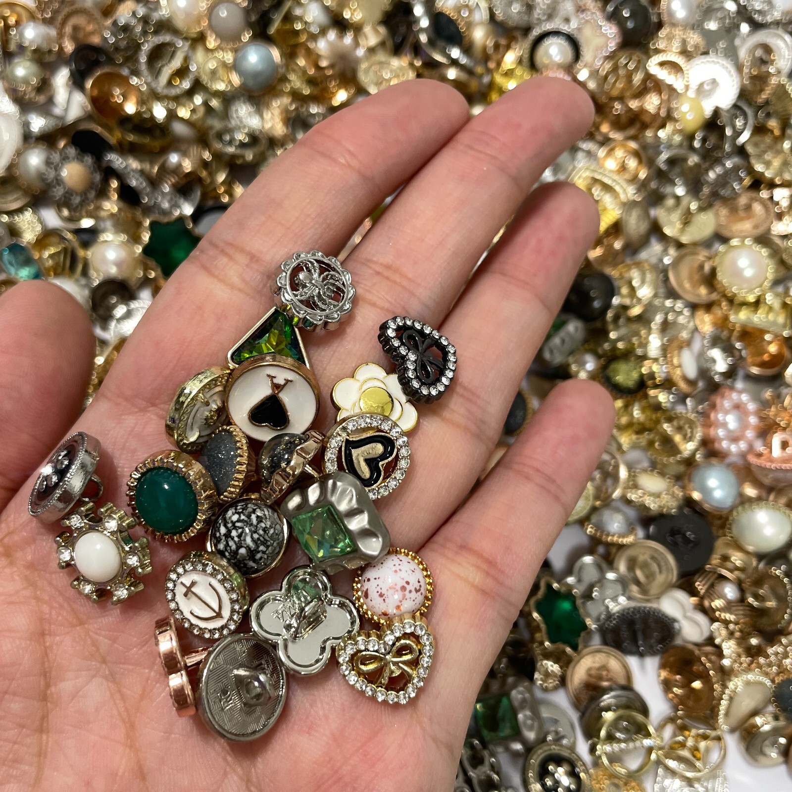 Vintage-now Costume Jewelry makeing Lots button Read Description 50pcs