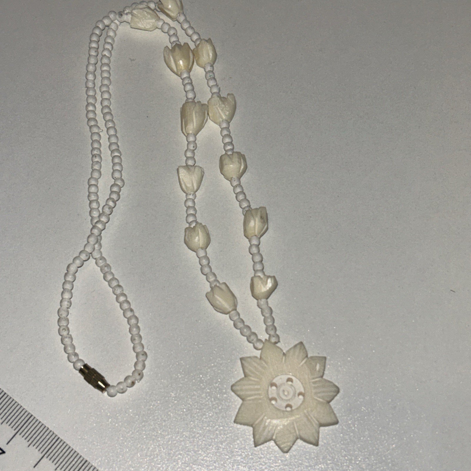 Cute Carved Cream 12 In Necklace