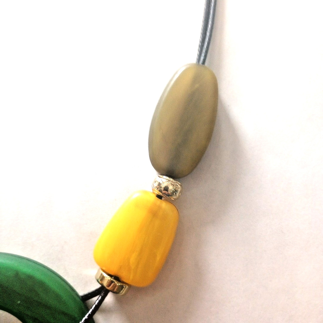 Chunky Green Lucite Statement Necklace 22.5- 25.5″ Adjustable Unsigned EUC