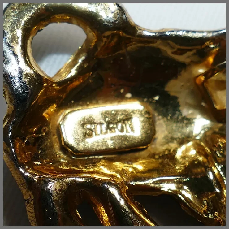 A rare fur clip called the drunk tiger by Samuel Rubin Got Silson. 1930s.