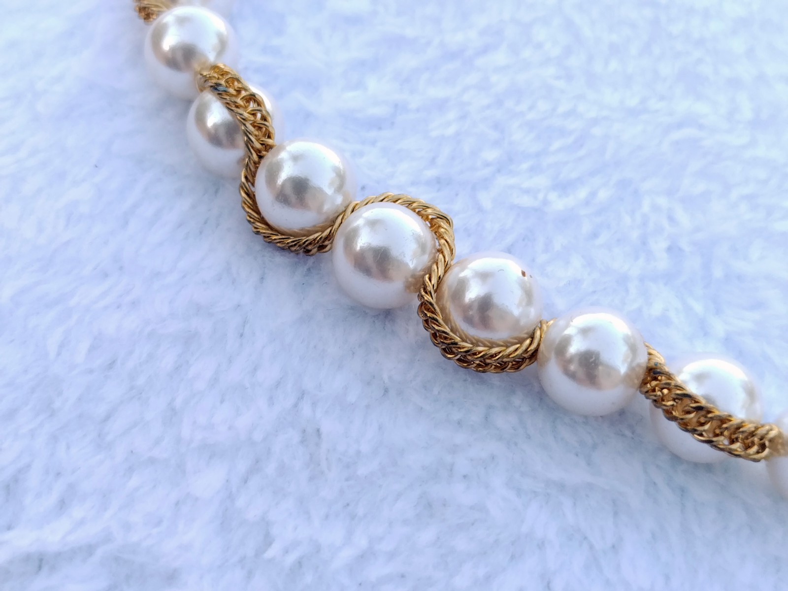 Vintage Faux Peral Gold Tone Intertwined 17″ Statement Costume Jewelry Classic