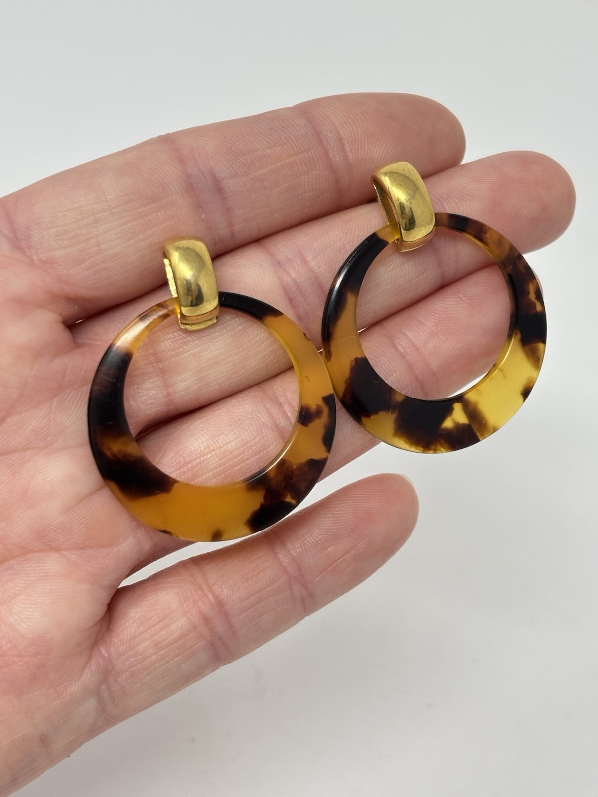 Vintage Chic NAPIER Tortoise Acrylic Resin Dangle Hoop Door Knocker Earrings