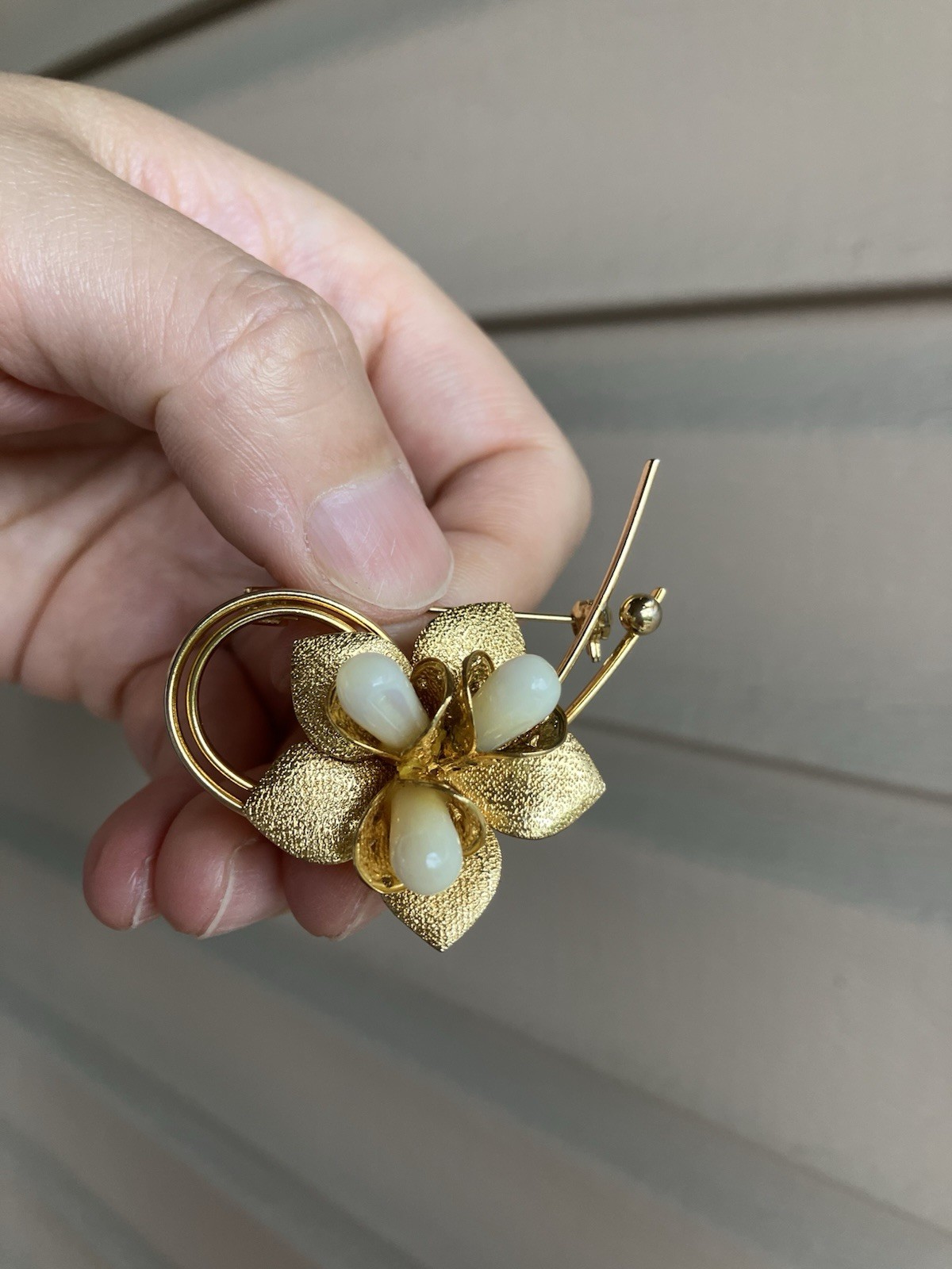 Unused Vintage Natural Stone Brooch Flower Motif gold tone