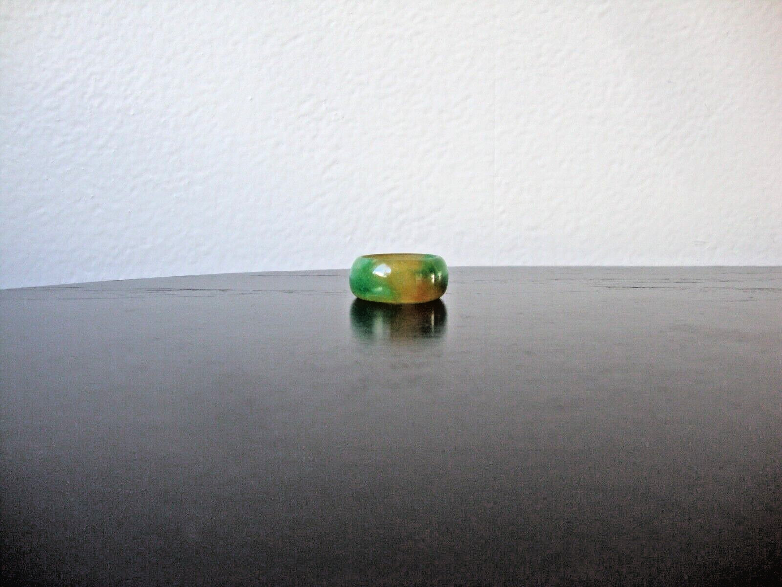 VINTAGE 1970s HONG KONG MULTICOLOR JADE AGATE 10 MM BAND SZ 8.5