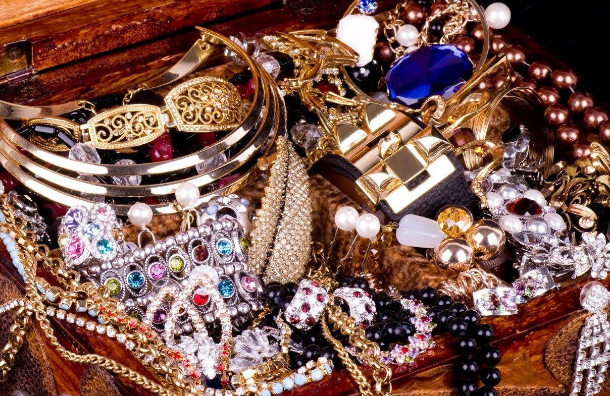 10 Pounds Unsorted Jewelry Making Lot Some Wearable Resell Mixed In Junk Tangled