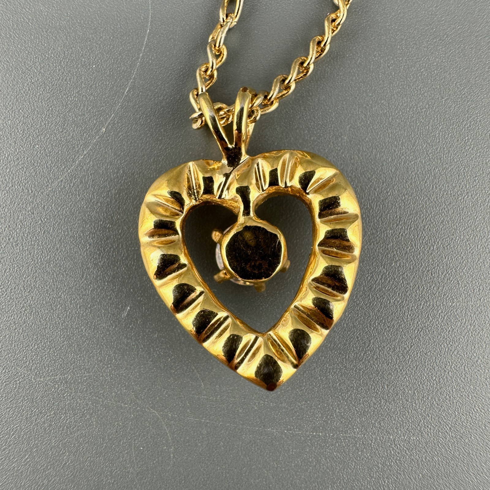Vintage Rhinestone Heart Pendant Necklace Gold Tone Clear Crystals 16″ Chain