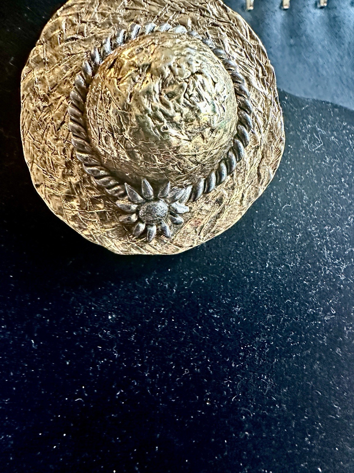 Vtg Gold Tone Sun Bonnet Hat Flower Figural Brooch Pin Premier Design PD Crown