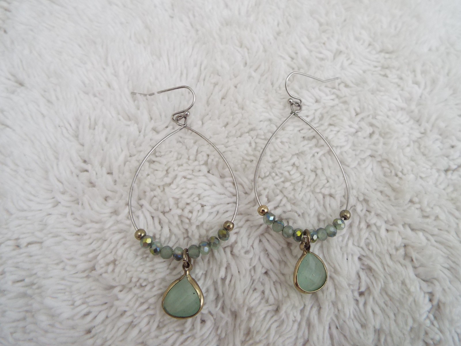 Silvertone Green Bead Drop Hoop Pierced Earrings (D41)