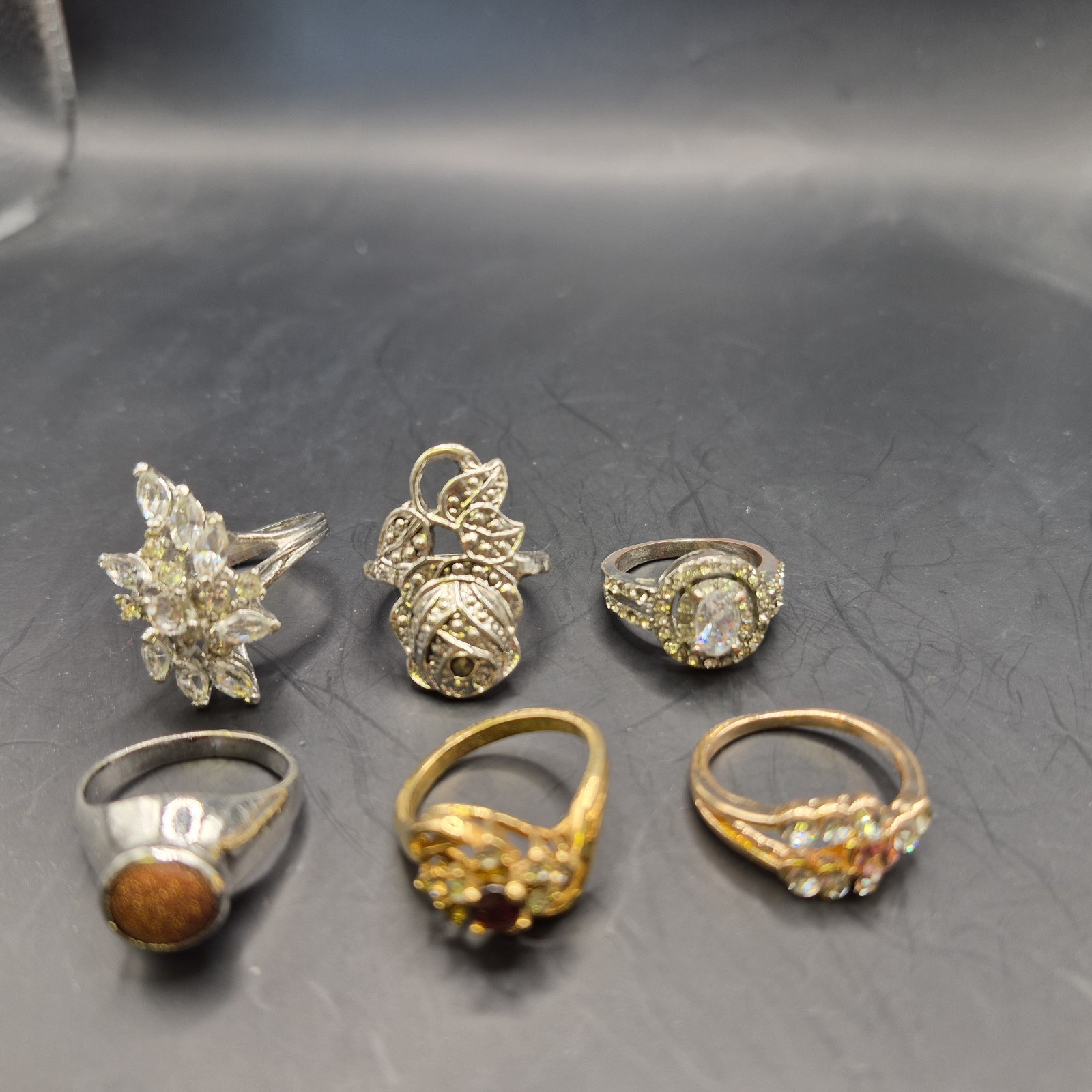 Vtg 6 Ring Collection Lot Size 6 Gold&Silver Tone Red Clear Pink Stones Costume