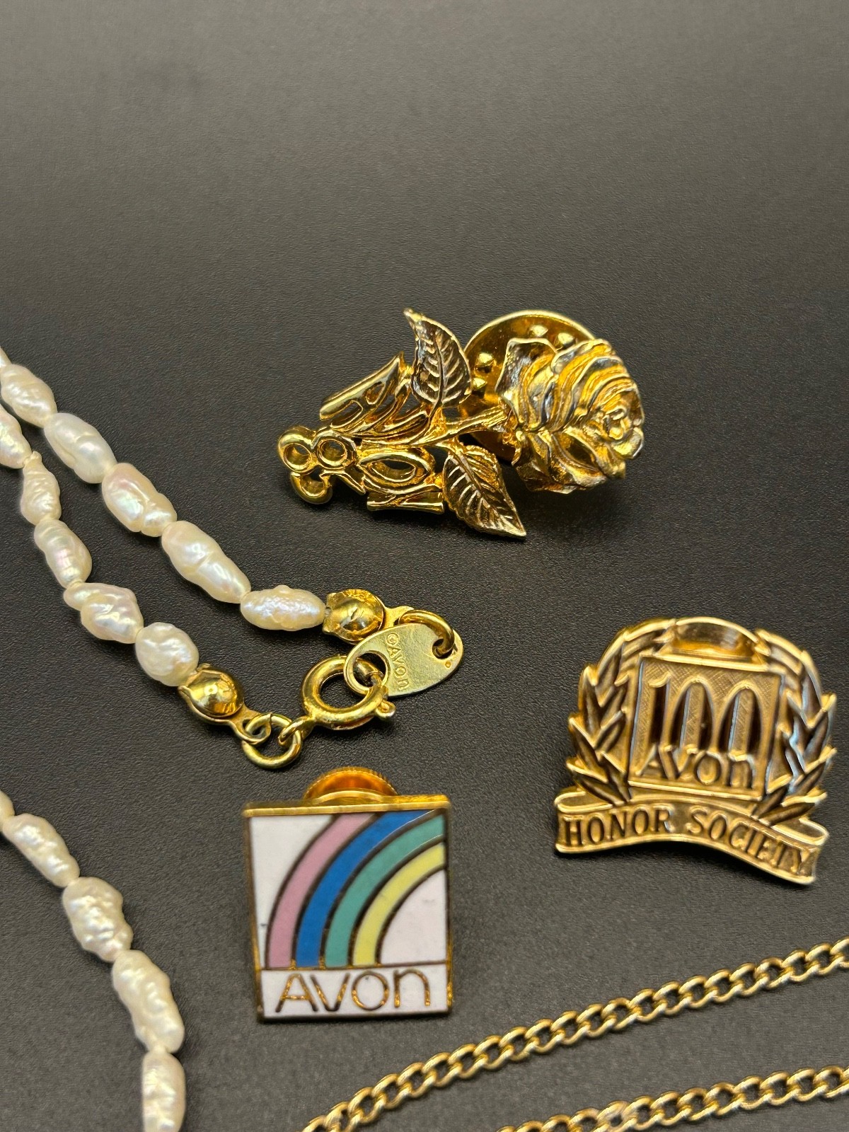 Vintage Avon Gold Tone Jewelry Lot President’s Club 1984 Necklace Brooch Pins