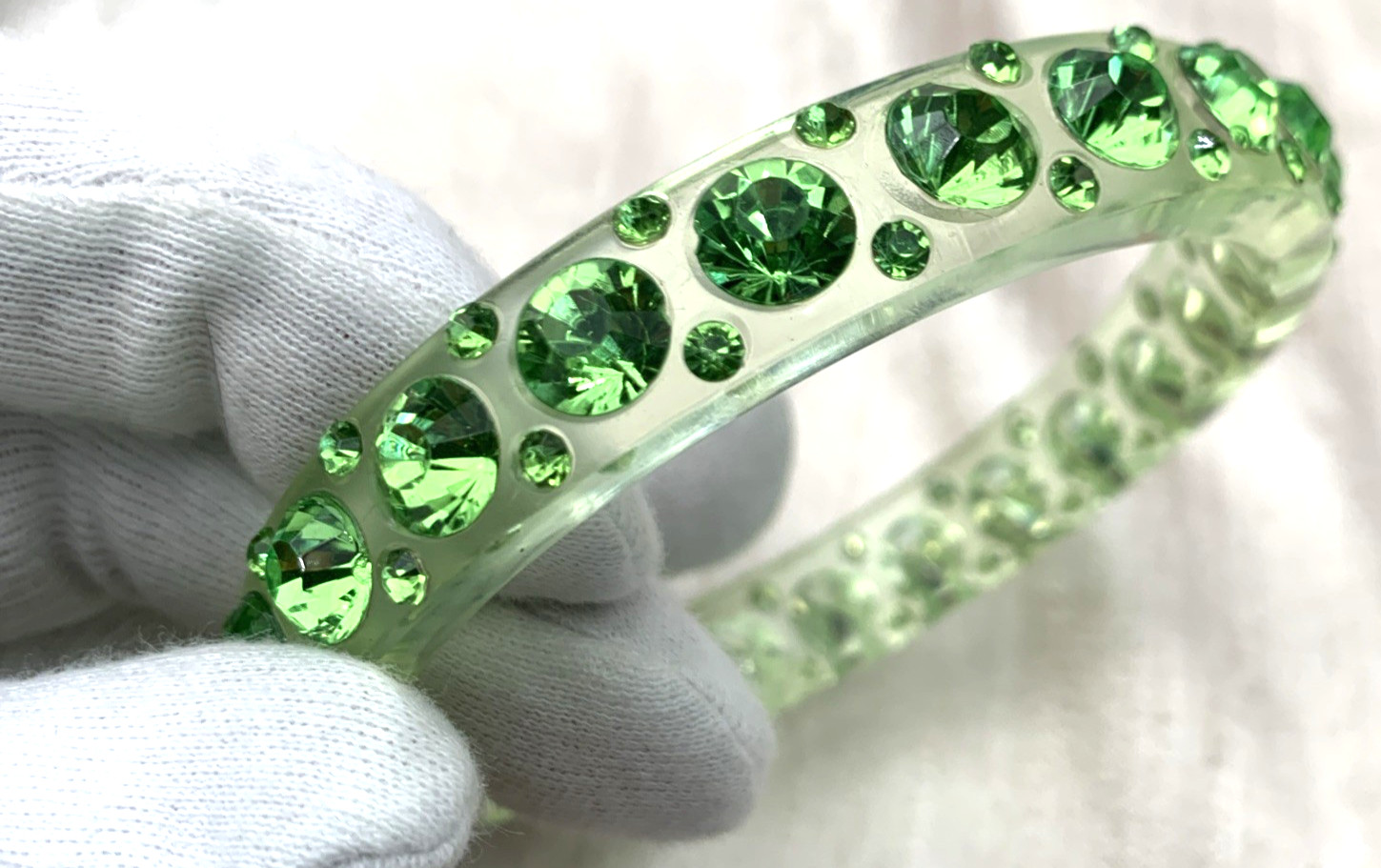 Vintage Art Deco Lucite & Rhinestone Bangle Bracelet Green Clear 8-1/4” IC