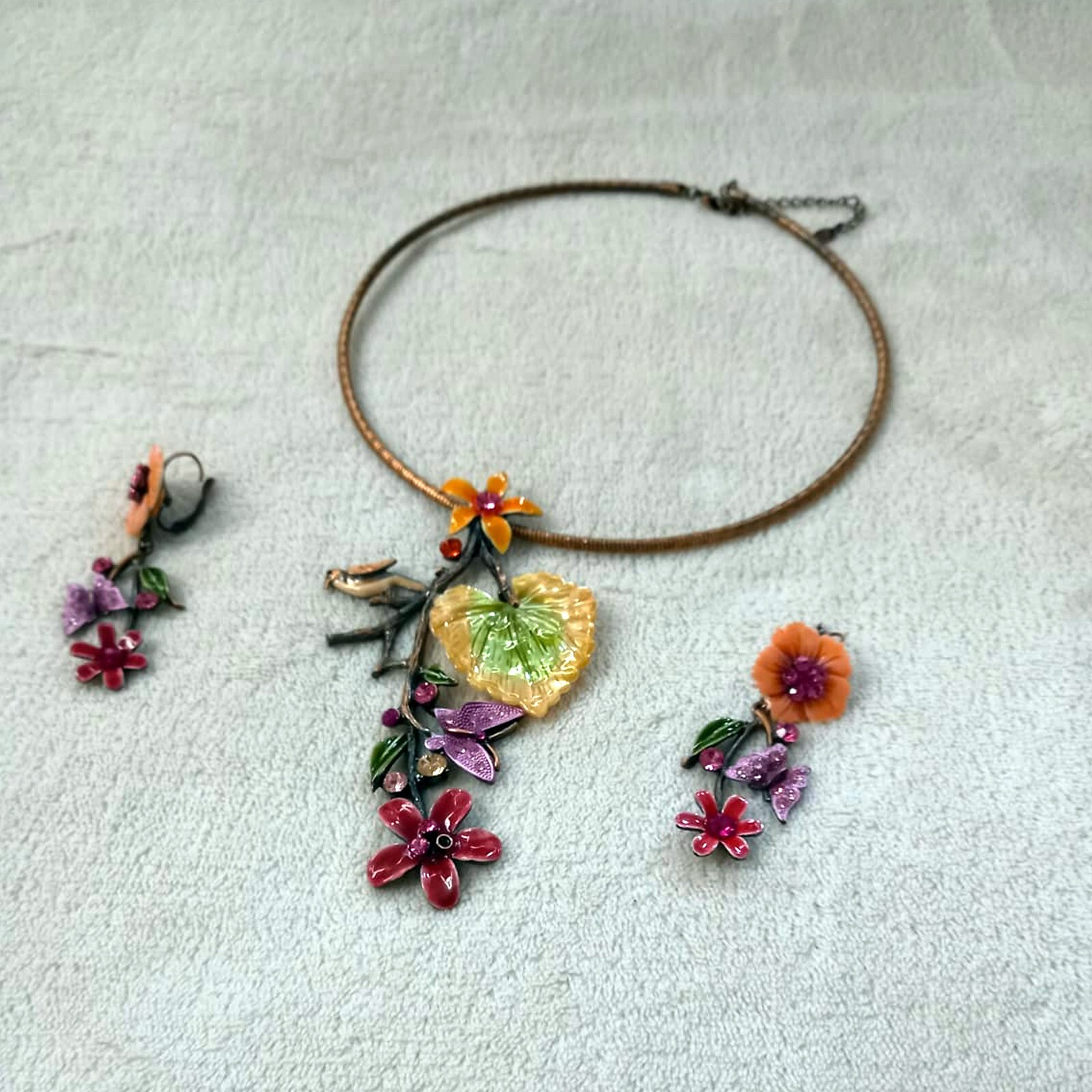 Women’s Necklace With Earring Bird on a Branch Flower on Copper Band