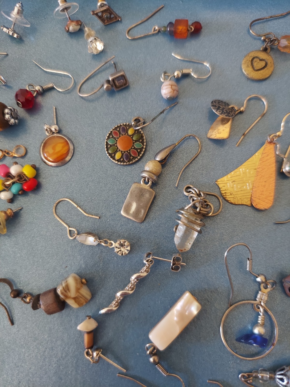 35pc Lot Single Earrings Dangle/Stud Untested Metals & Stones 6.3 oz Mostly VTG