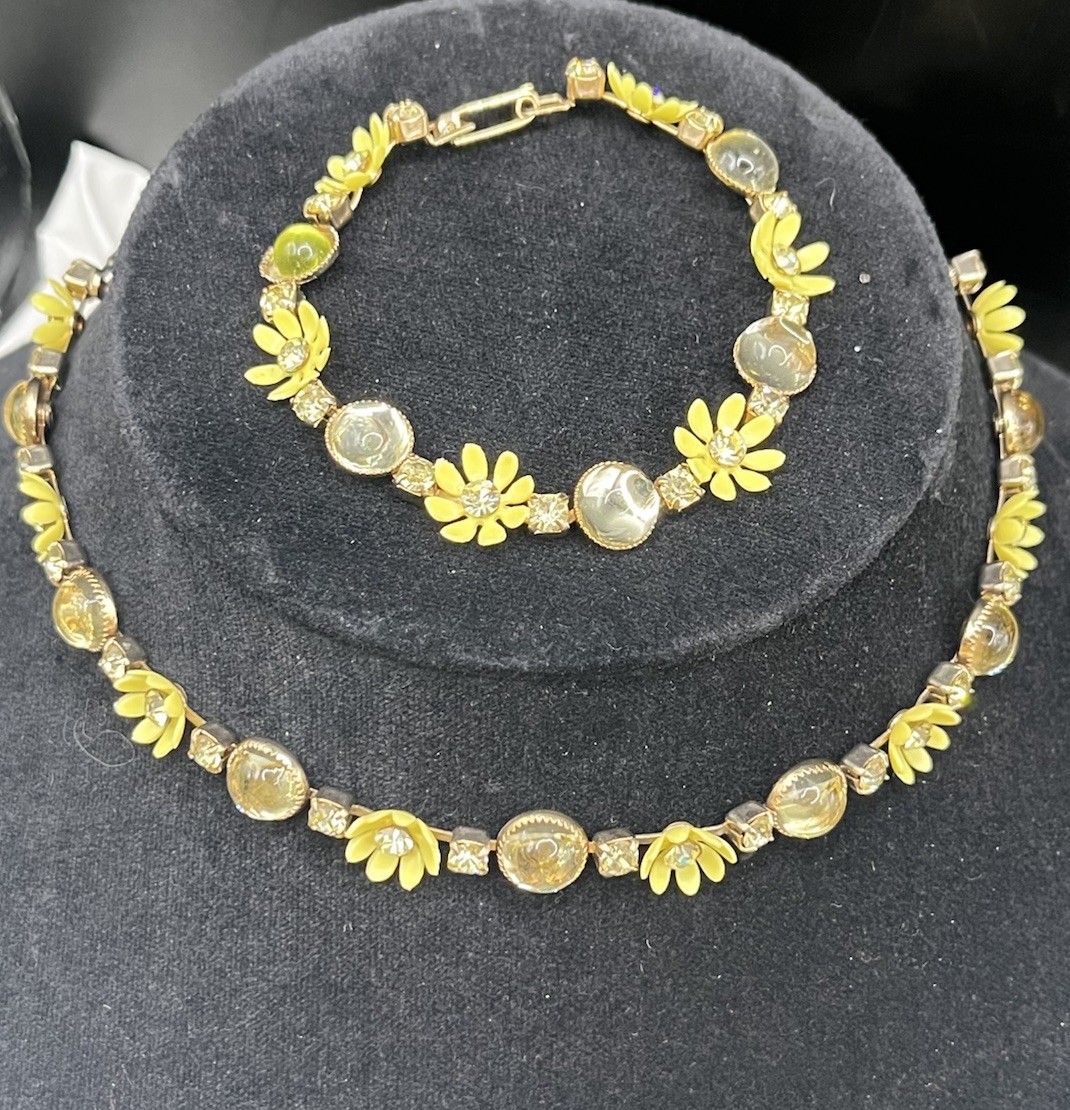 Summer Yellow Daisy Cabochon & Rhinestone MCM STYLE NECKLACE Bracelet set Choker